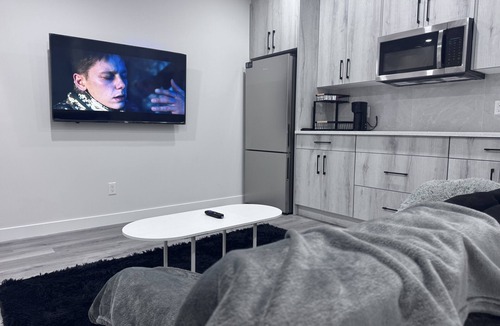 Airdrie House | The Suite Spot