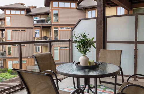 Westbank Apartment | The Sunny Skies at The Cove Lakeside Resort