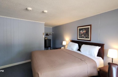 Wells Hotel | The Tallwood Motel