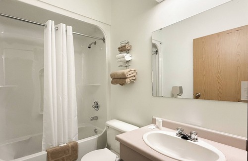 Lucky Lake Hotel | The Trail Inn Lucky Lake SK