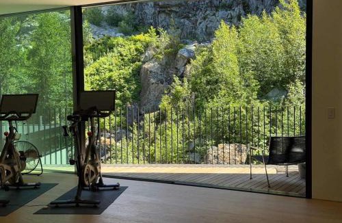 Sea to Sky Highway House | The Wedge by Boutique Whistler Mountain