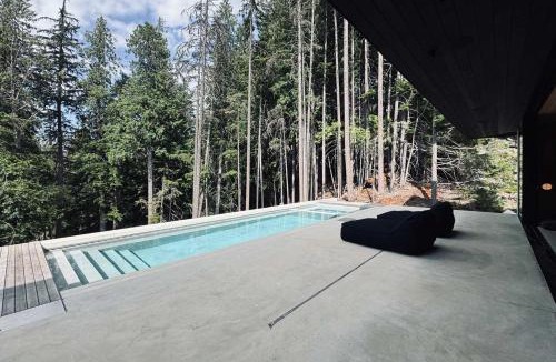 Sea to Sky Highway House | The Wedge by Boutique Whistler Mountain