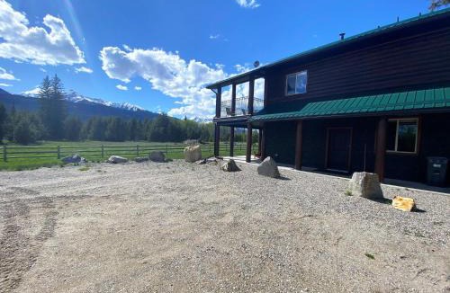 Valemount Villa | The Westview Cabin