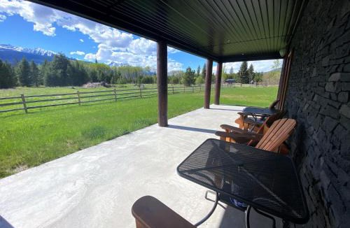 Valemount Villa | The Westview Cabin