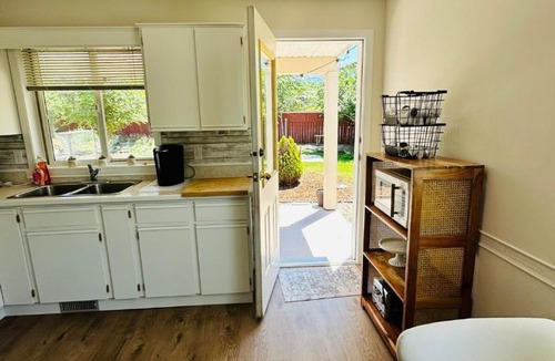 Okanagan-Similkameen Apartment | The Wineries are Calling!