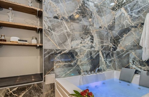 Twin Lakes Apartment | This guest suite is a 2 bedroom(s), 2 bathrooms, located in Denver, CO.
