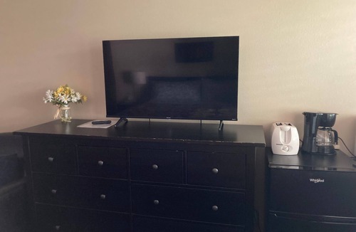 Englewood Apartment | This private, quiet studio is very comfortable, perfect for two people.