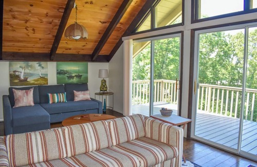 Dennis House | Three bedroom home sleeping 7 on Bayside with central air!