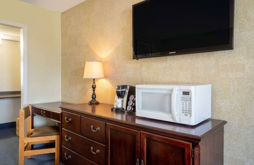Regina Hotel | Thriftlodge by Wyndham Regina North
