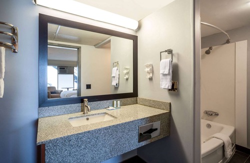 Regina Hotel | Thriftlodge by Wyndham Regina North