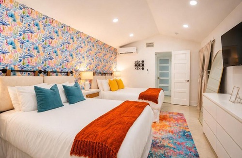 North Central Hollywood Villa | Tiki Oasis with kitchen - Game Room - Fire Pit - 4BR Retreat - Pool