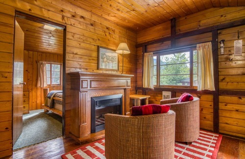 East Kootenay Hotel | Timbers Resort | 2BR | Cabin 1