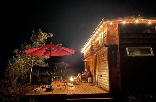 Yellow Point Cabin | Tiny home on Nature Sanctuary with access to private lake and hot tub