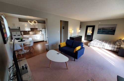 Old Strathcona Condo | TOP FLOOR - BALCONY - WALKABLE - UNIVERSITY - DOWNTOWN - WHYTE AVE -TRANSIT