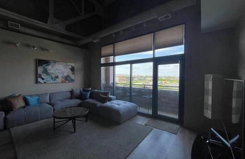 Sandusky House | Top Floor Condo By the Water