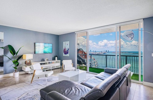 Brickell Condo | Top Floor Front Facing Penthouse Overlooking The Whole of Miami