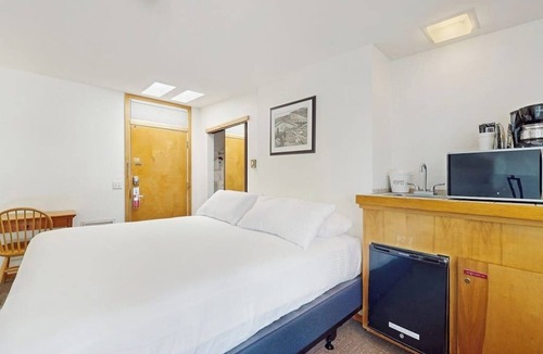 West End Cabin | Top-floor, Main Street gem with pool & hot tub - walk to lifts
