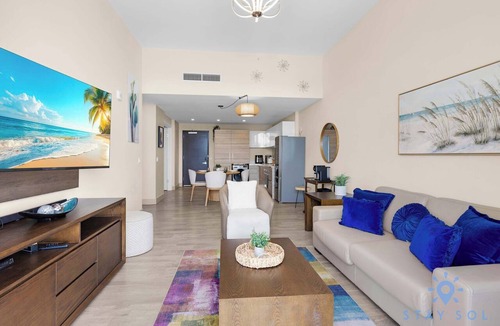 Hollywood Lakes Apartment | Top Floor Stylish Apt - Ocean View