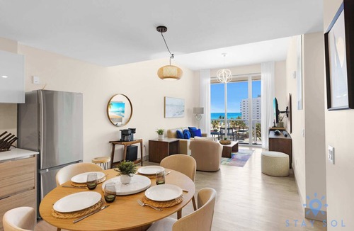 Hollywood Lakes Apartment | Top Floor Stylish Apt - Ocean View