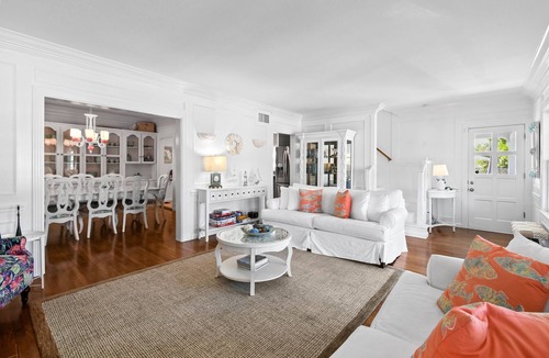Lake Park House | Top Rated Coastal Charm Family Estate | Sleeps 16!