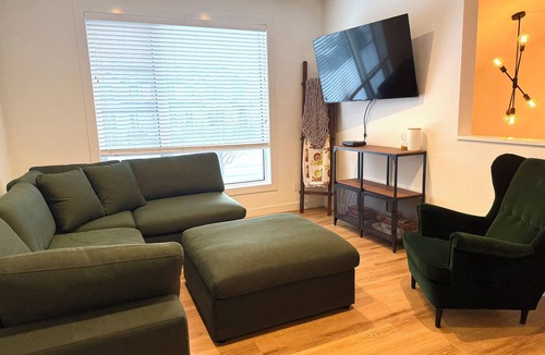 Red Deer House | Townhouse - 2 bedrooms, both ensuites!