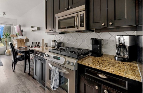 Westbank House | Townhouse at Lakefront Resort. Pool, Hot tub, Private Beach, Boat Slip Available