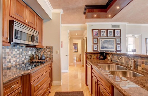 Grandview Heights Condo | Traditional Charm in the Heart of West Palm –2BR w/Garage Parking & Pool Access