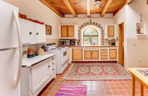Taos Apartment | Traditional Taos Adobe Casita: Comfortable & Quiet