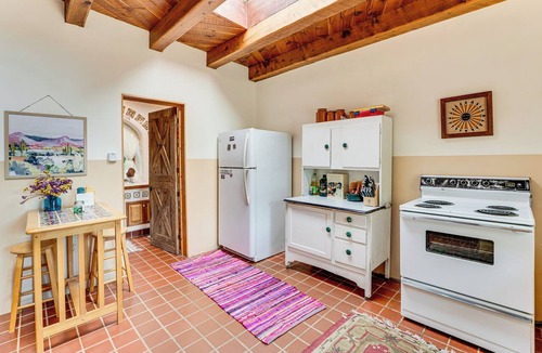 Taos Apartment | Traditional Taos Adobe Casita: Comfortable & Quiet