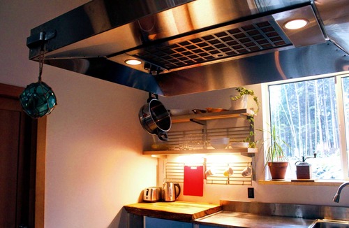 Juan de Fuca Electoral Area Cabin | Trailhead Guesthaus and Sauna on the Creek