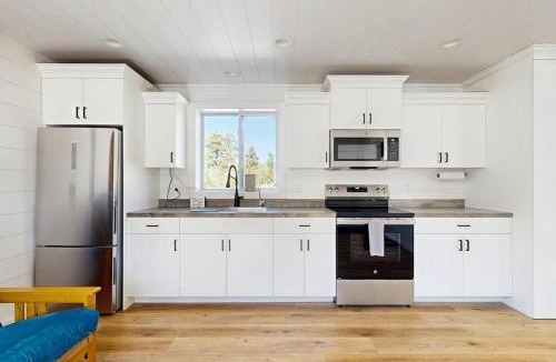 Aspen Springs House | Trails & Tranquility