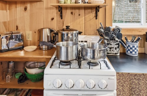 Otter Creek Cabin | Trailside Cabin with Screened Sunroom, AC & Pets