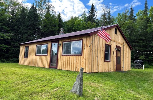 Pittsburg Cabin | Tranquil 2-bedroom cabin directly across from Back Lake! Trail Access & parking!
