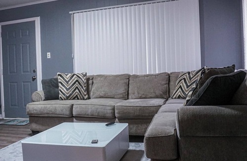 Akron House | Tranquil 2-bedroom house with WiFi in Akron