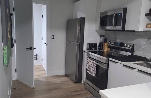 Southwest Edmonton House | Tranquil Getaway. Home located near golf course.Enjoy this calm & stylish suite