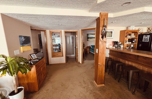 Cranberry Portage Cabin | Tranquil Lakefront Heron House