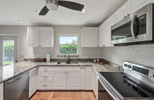 Central Beach House | Tranquil Retreat, private, peaceful and gorgeous views. Your own private oasis