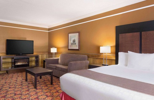 Meadow Lake Hotel | Travelodge by Wyndham Meadow Lake