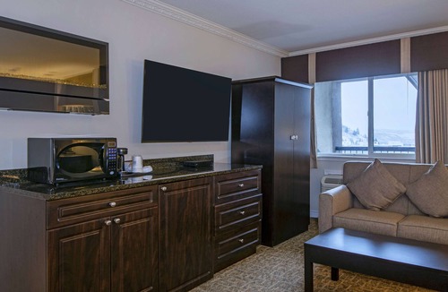 Kamloops Hotel | Travelodge by Wyndham Kamloops Mountview