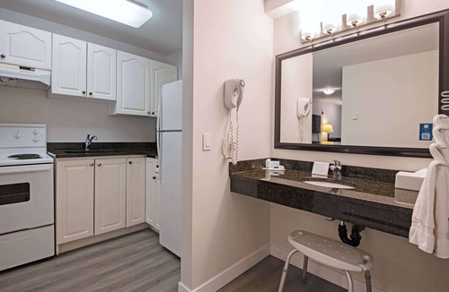 Kamloops Hotel | Travelodge by Wyndham Kamloops Mountview