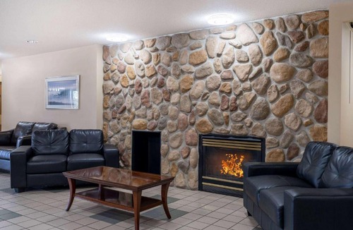 Lacombe Hotel | Travelodge by Wyndham Lacombe