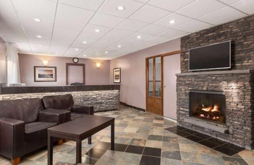Meadow Lake Hotel | Travelodge by Wyndham Meadow Lake