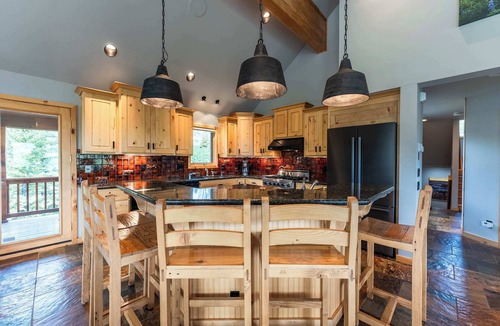 Mount Crested Butte House | Treasury House, hot tub, sauna, pet ok, walk to the slopes!