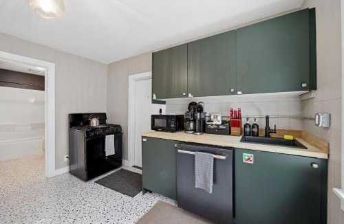 Tremont Apartment | Tremont 3BR - Walk to Dining - Near Downtown
