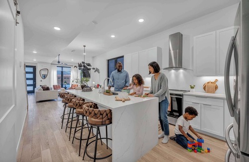 Tremont House | Tremont Modern Stay | Gym + Sleeps 8