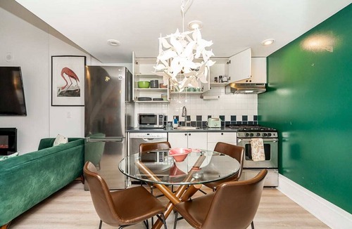 Downtown Vancouver Apartment | Trendy Loft in Downtown