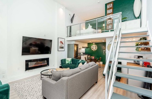 Downtown Vancouver Apartment | Trendy Loft in Downtown