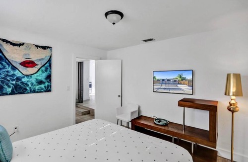 Buena Vista Villa | TRENDY-LUX-HOUSE-6BR/3BATHS-8MIN FROM SOUTH BEACH !