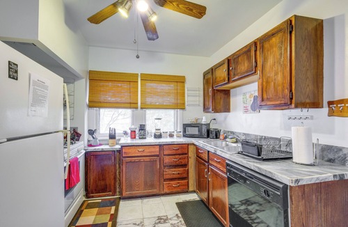 Cleveland Heights Apartment | Trendy South Euclid Apt - 5 Mi to Cleveland Clinic