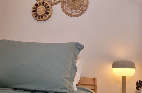 Mount Pleasant Condo | Trendy Vancouver Townhouse Near Downtown w/Parking & Gym